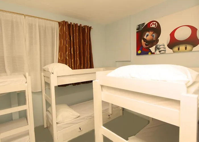 Hostel Tr3ats *