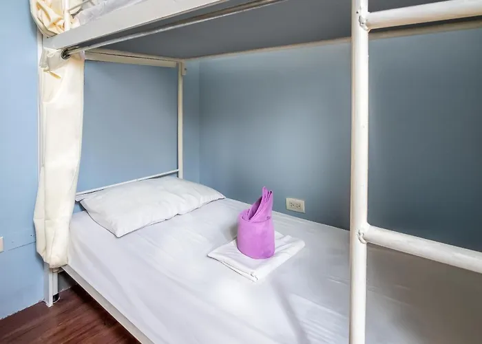 Hostel Tr3ats